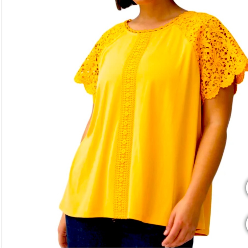 NWT Cable and Gauge Women’s Lace Trim Top